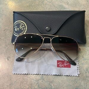 Ray Ban, unisex  aviator sunglasses with case